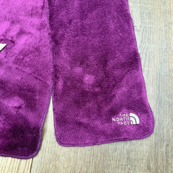 The north face purple fleece scarf - Picture 2 of 4